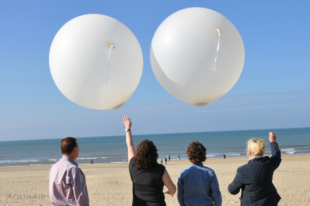 Ballonverstrooiing-noordwijk-asverstrooiing-helium-ballon-©aquaairservices
